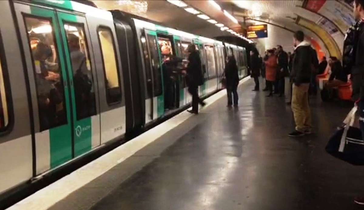 Identifican en Londres a tres hombres relacionados con incidente racista Chelsea/PSG