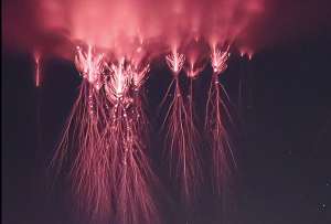 Fenómenos eléctricos raros y fugaces (similares a duendes rojos) fueron captados en Francia, según la NASA