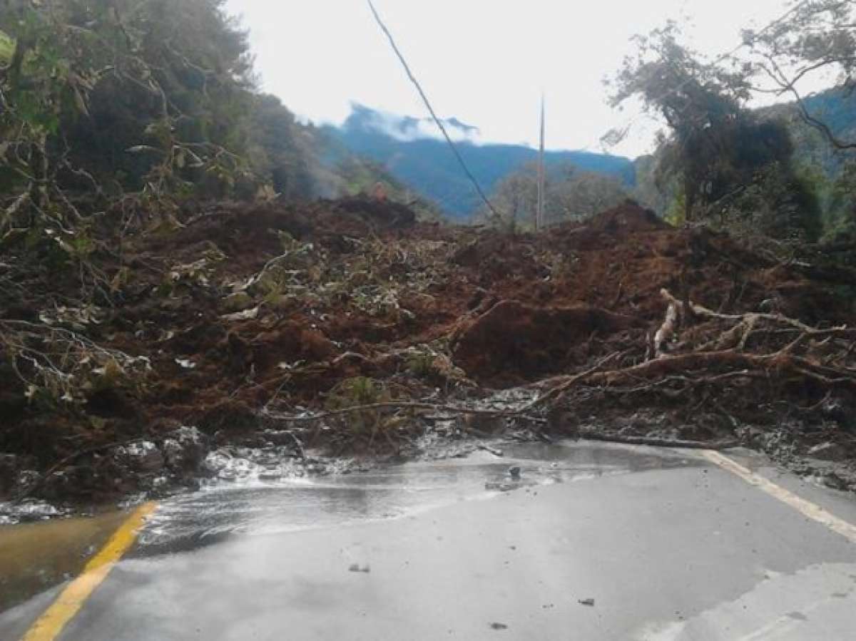 As&iacute; luc&iacute;a el paso de la v&iacute;a Chalpi-Papallacta. FOTO: Ecu911