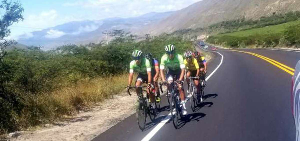 Ciclistas ecuatorianos pelean el podio en el Tour de la Esperanza en Camer&uacute;n