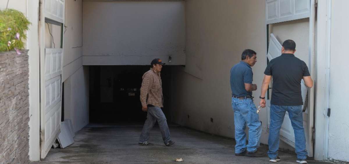Militantes de CREO violentaron las seguridades de un edificio, confundi&eacute;ndolo con un inmueble del CNE, en Quito.