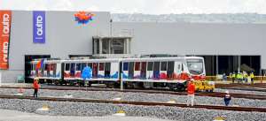 El primer tren, de los 18 que tendr&aacute; la L&iacute;nea 1 del Metro, realiz&oacute; un recorrido sobre rieles instalados en la superficie.