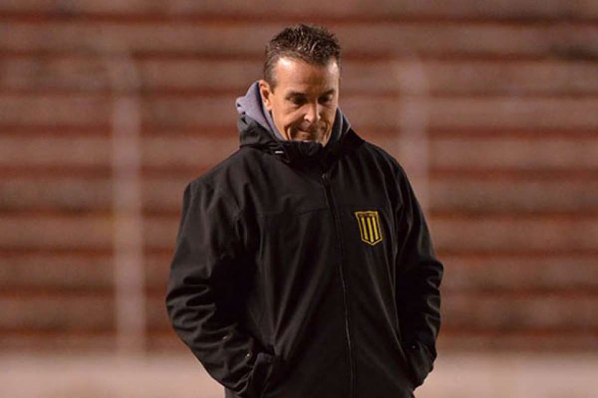 The Strongest cesa a argentino Craviotto como DT a media batalla en Libertadores