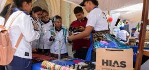 La feria de emprendimientos se desarrolla en los exteriores del Gobierno Zonal, norte de Guayaquil.