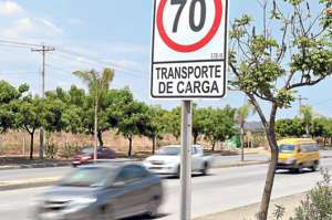 En la autopista Narcisa de Jes&uacute;s, conocida tambi&eacute;n como Terminal-Pascuales, se han registrado casos de conductores que circulan a exceso de velocidad. Foto: Jos&eacute; Mor&aacute;n / El Tel&eacute;grafo