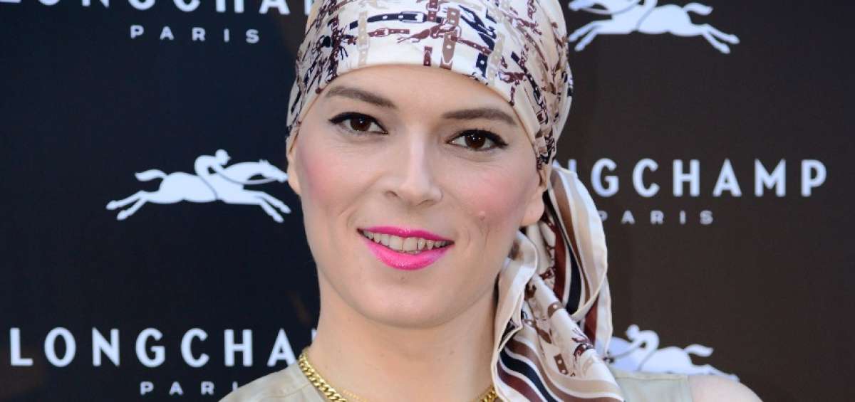 Eleonora Salvatore Gonz&aacute;lez naci&oacute; hace 41 a&ntilde;os en Roma. Se cri&oacute; en Espa&ntilde;a y adopt&oacute; el nombre Bimba (que en italiano significa &lsquo;ni&ntilde;a&rsquo;) y el apellido Bos&eacute;, de su abuela materna Luc&iacute;a y Miguel, su famoso t&iacute;o cantante.