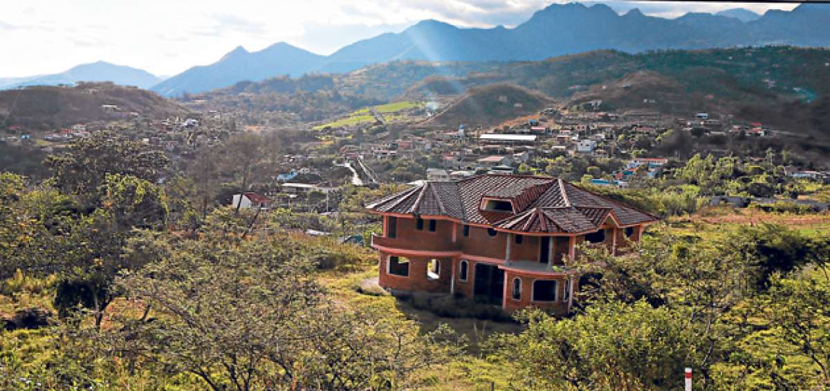 El espacio que hace unos 20 a&ntilde;os era para los sembr&iacute;os de ca&ntilde;a, ahora est&aacute; ocupado por hoster&iacute;as que reciben a turistas nacionales y extranjeros. Foto: Fernando Machado/ El Tel&eacute;grafo