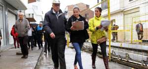 El alcalde Marcelo Cabrera e integrantes de la Veedur&iacute;a Ciudadana recorrieron ayer las obras que se construyen para el tranv&iacute;a de Cuenca.