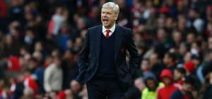 Wenger teme que los actos violentos impidan la instalaci&oacute;n de gradas de pie
