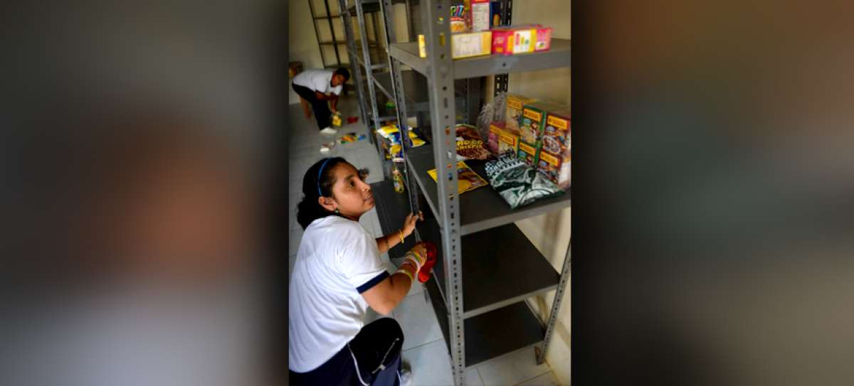 Tania Ch&aacute;vez, alumna de la Unidad  Educativa Especializadal Ang&eacute;lica Flores Zambrano de Manta, ha reforzado el aprendizaje en el local inaugurado en agosto.