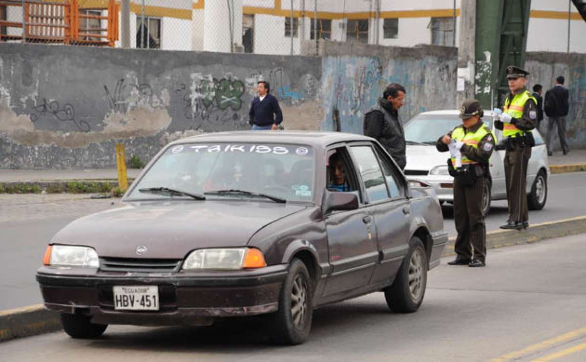 Los uniformados que resguardan el barrio aseguran que realizan labores preventivas contra la delincuencia. Foto: Archivo/ El Tel&eacute;grafo