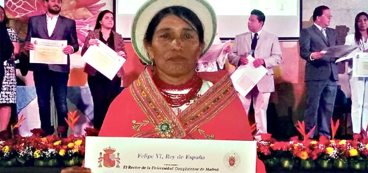 388 docentes reciben t&iacute;tulos de maestr&iacute;a con estudio semipresencial