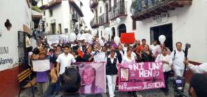 Los amigos y familiares de Magdalena protestaron tras el feminicidio. El cuerpo de la v&iacute;ctima fue hallado en el local de su expareja.
