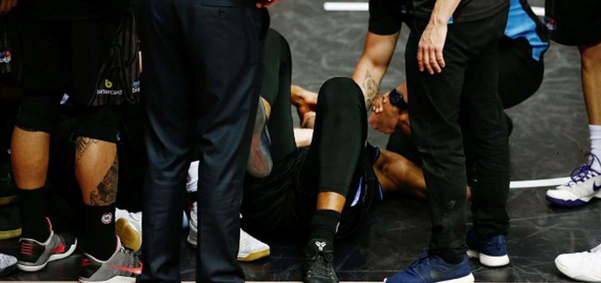 El ojo de basquetbolista estadounidense se le sali&oacute; en pleno partido