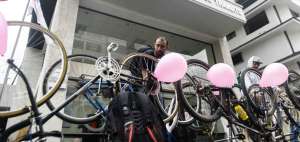 Ciclistas colocaron bicicletas y carteles en rechazo al fallecimiento de Mu&ntilde;oz y de otros compa&ntilde;eros. En algunos casos no hay procesos legales.