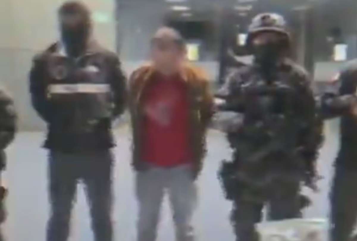 Armas, droga y otros indicios fueron decomisados durante el operativo en Quito.
