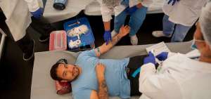Las donaciones se las puede realizar en cualquier momento. La persona puede acercarse a la Cruz Roja Ecuatoriana y hacerlo.