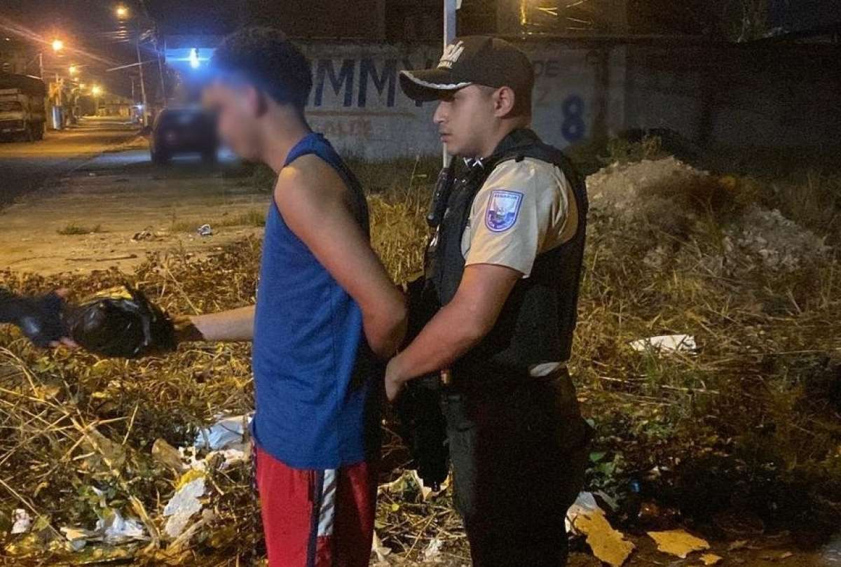 Militares y polic&iacute;as realizan patrullajes y controles nocturnos en provincias bajo estado de excepci&oacute;n.