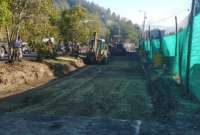 Un tramo de la vía Simón Bolívar está cerrado por trabajos sobre el asfalto