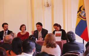 El ministro de Ambiente ecuatoriano, Daniel Ortega (c), ser&aacute; uno de los facilitadores del grupo de negociaci&oacute;n de metas de largo plazo. Foto: Cortes&iacute;a 