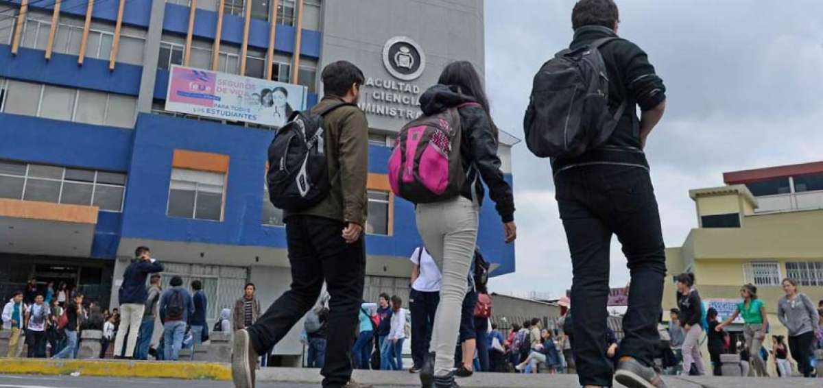 Estudiantes a una carrera de educaci&oacute;n superior ya pueden postularse