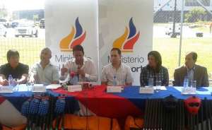 Jos&eacute; Cevallos, ministro del Deporte, dice que el estadio Atahualpa est&aacute; listo para ser remodelado.