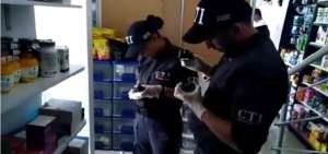 Personal de la Fiscal&iacute;a colombiana inspeccion&oacute; los medicamentos ecuatorianos vencidos.