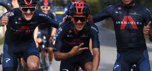 Carapaz fue protagonista en la presentaci&oacute;n del Team Ineos
