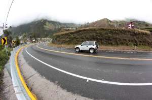 En la nueva carretera se invirtieron $ 48 millones. Foto: Roberto Ch&aacute;vez/El Tel&eacute;grafo