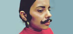 De la serie Untitled (Facial Hair Transplants) 1972, de la cubana Ana Mendieta. Utiliz&oacute; vello p&uacute;bico para hacer una cr&iacute;tica feminista: &iquest;s&iacute; tengo vello facial, como un hombre, tendr&eacute; control y autoridad como &eacute;l?