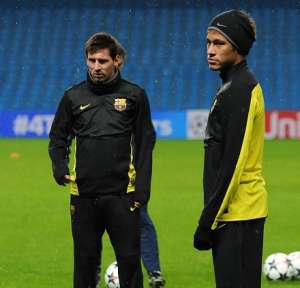 Messi (i) y Neymar ser&aacute;n titulares hoy ante el Manchester City. Foto: EFE