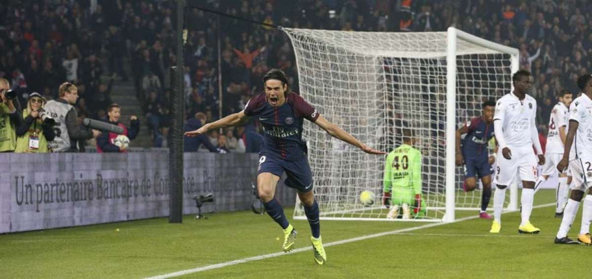 Cavani marca el gol 2.500 del Par&iacute;s SG en la liga francesa