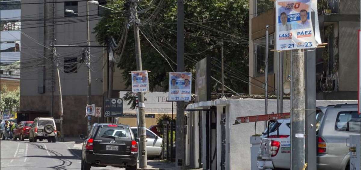 La publicidad de CREO-SUMA sigue cerca al centro comercial El Jard&iacute;n. 