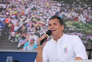El Presidente de la Rep&uacute;blica, Rafael Correa Delgado, present&oacute; su informe semanal de actividades desde la Plaza de la Independencia, en Quito. Foto: Presidencia 