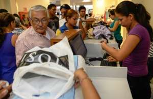 En el almac&eacute;n se ofrec&iacute;an descuentos del 50%. Foto. William Orellana / El Tel&eacute;grafo 