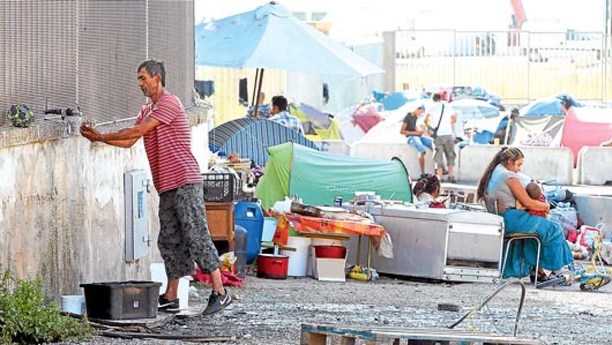 Tras huir de la discriminaci&oacute;n en su pa&iacute;s, muchos de los 200.000 roman&iacute;es de Francia viven en asentamientos informales. Foto: Tomado de hispantv.com