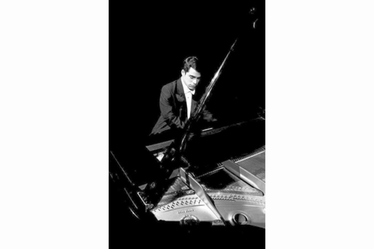 El pianista Juan Carlos Escudero acompa&ntilde;ar&aacute; a la OSG en la ejecuci&oacute;n de Blue Rapsodhy. Foto: Tomada de facebook.com