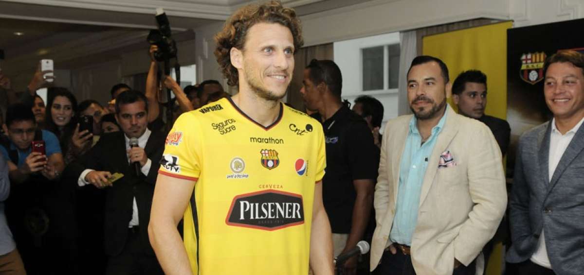 Diego Forl&aacute;n entrena para volver al f&uacute;tbol de India