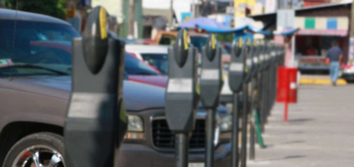 Ediles de Machala piden fin del contrato de parqu&iacute;metros