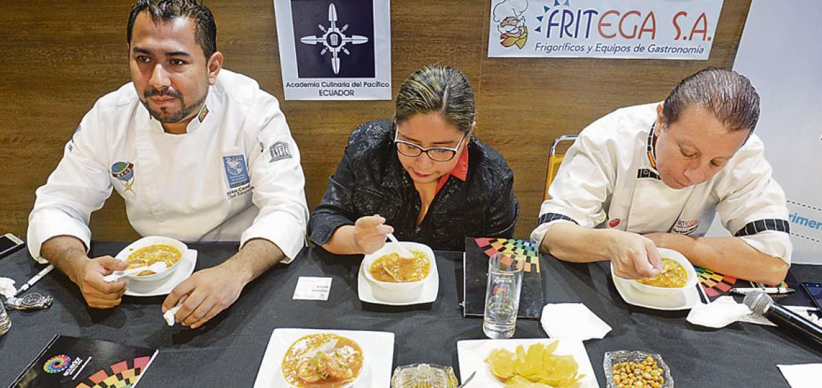 Delegados del Ministerio de Turismo, Asociaci&oacute;n de Chefs y Fritega conformaron el jurado calificador.