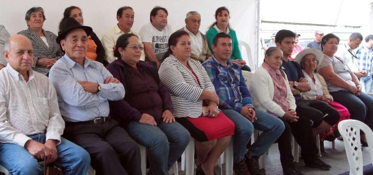 Pablo Maldonado (tercero desde la derecha) integr&oacute; uno de los primero grupos GAR de la Senescyt. El joven estuvo en el enlace realizado en Lim&oacute;n Indanza.