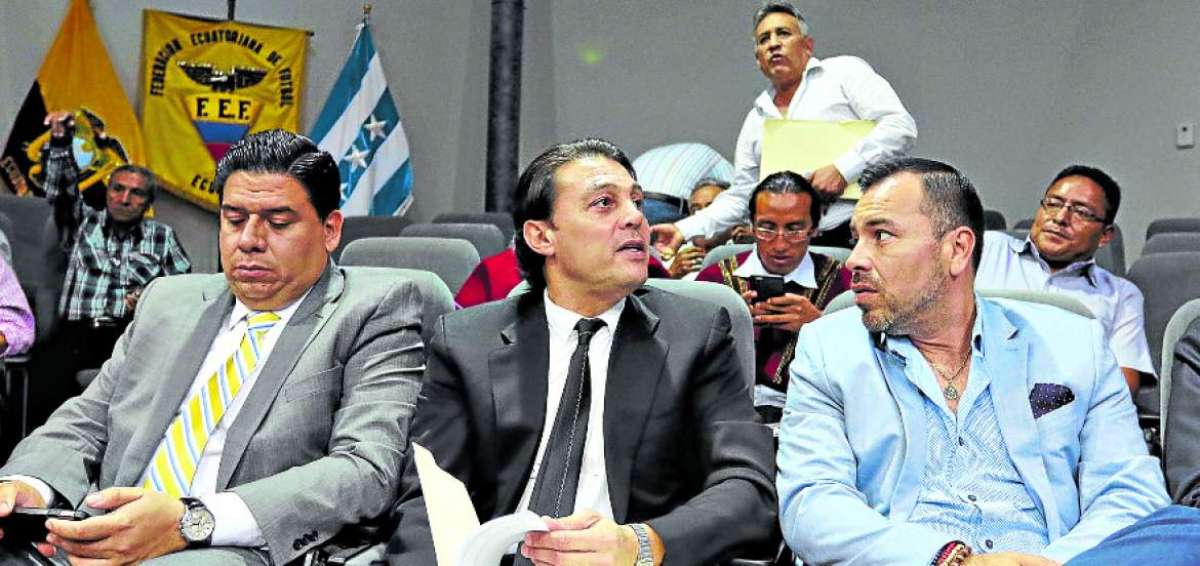 Los directivos del cuadro &lsquo;torero&rsquo; se encuentran acorralados entre las m&uacute;ltiples deudas y los retrasos de los ingresos que perciben por la trasmisi&oacute;n de los partidos. 