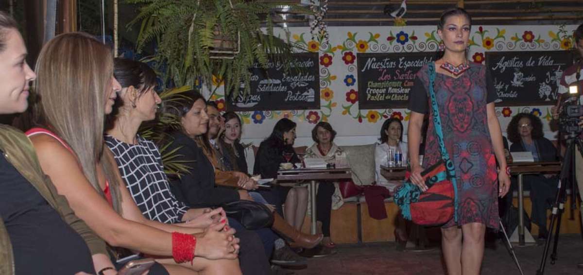 El desfile se realiz&oacute; en Quito el 20 de julio, en la Galer&iacute;a Ecuador. Entre los asistentes estaba la primera dama, Roc&iacute;o Gonz&aacute;lez de Moreno.