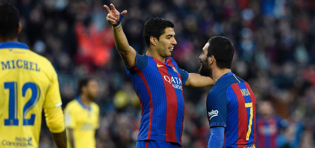 Su&aacute;rez y Messi impulsan al Barcelona al segundo puesto liguero
