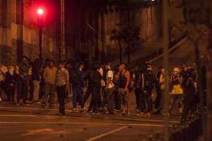 La protesta en el colegio Mej&iacute;a se torn&oacute; violenta el viernes pasado. Foto: Miguel &Aacute;ngel Jim&eacute;nez/El Tel&eacute;grafo