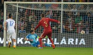 El primer gol de Eslovaquia fue mediante tiro libre. Foto: AFP