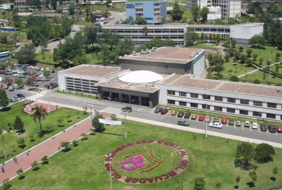 Denuncian requisas invasivas y humillaci&oacute;n a estudiantes durante examen en la UCE