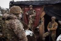 Los soldados ucranianos resisten un feroz ataque de las tropas rusas este 26 de febrero