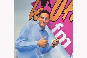 &Eacute;dison Mendoza, locutor del programa &lsquo;Con las s&aacute;banas al aire&rsquo;, celebr&oacute; su cumplea&ntilde;os