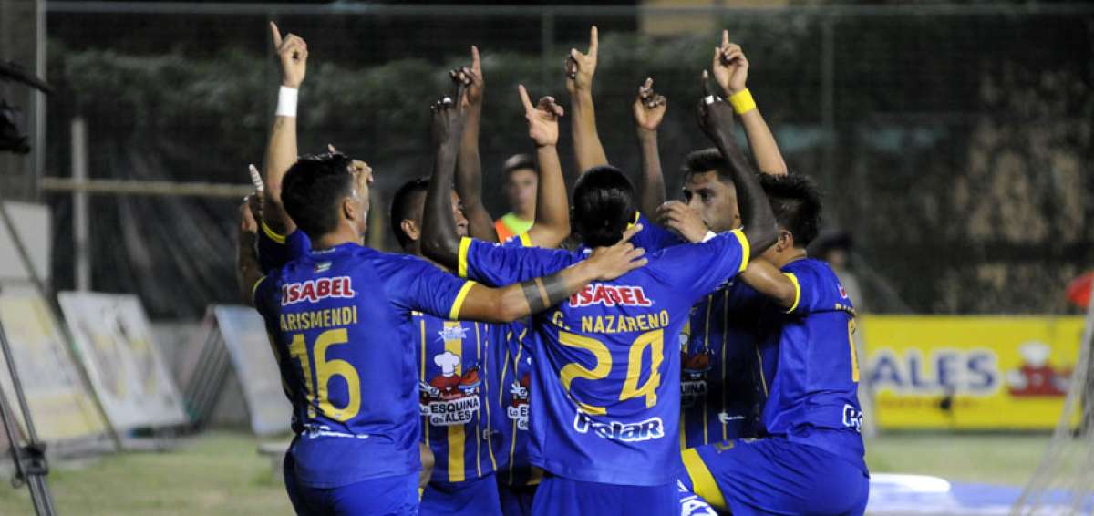 Festejo de los jugadores 'cet&aacute;ceo'.